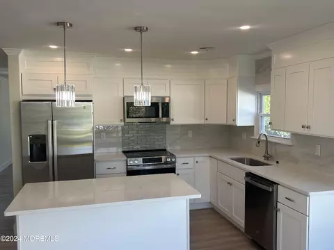 60 Bonaire Dr, Berkeley, NJ 08721