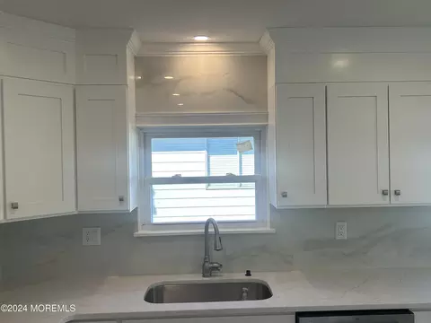 Kitchen - 60 Bonaire Dr, Berkeley, NJ 08721 photo 13 of 18