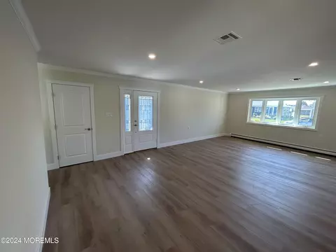 Living - 60 Bonaire Dr, Berkeley, NJ 08721 photo 3 of 7