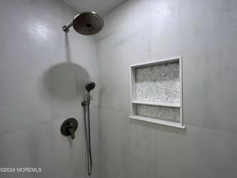 Bath - 60 Bonaire Dr, Berkeley, NJ 08721 photo 9 of 12