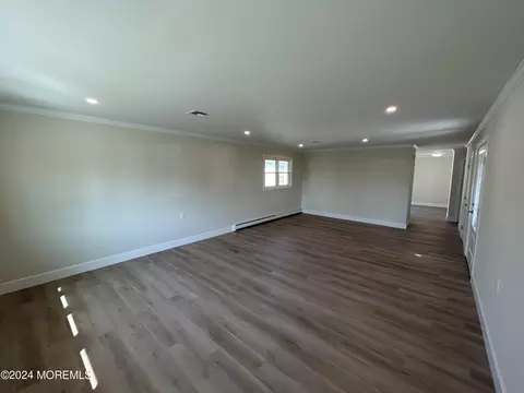 Living - 60 Bonaire Dr, Berkeley, NJ 08721 photo 2 of 7