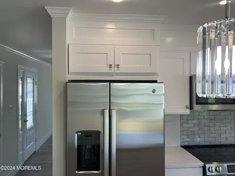 Kitchen - 60 Bonaire Dr, Berkeley, NJ 08721 photo 15 of 18