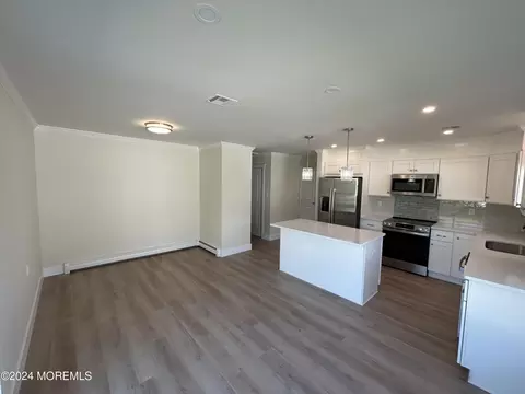 Living - 60 Bonaire Dr, Berkeley, NJ 08721 photo 6 of 7