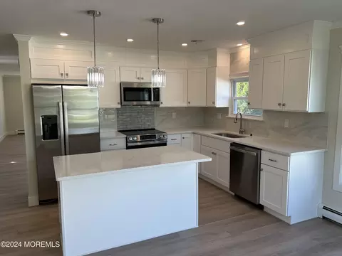 Kitchen - 60 Bonaire Dr, Berkeley, NJ 08721 photo 18 of 18