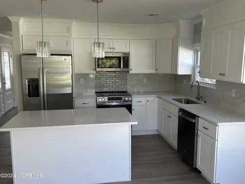 Kitchen - 60 Bonaire Dr, Berkeley, NJ 08721 photo 3 of 18