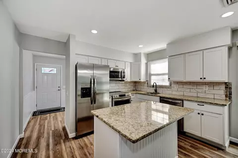 4 Pembroke Ln #A, Manchester, NJ 08759