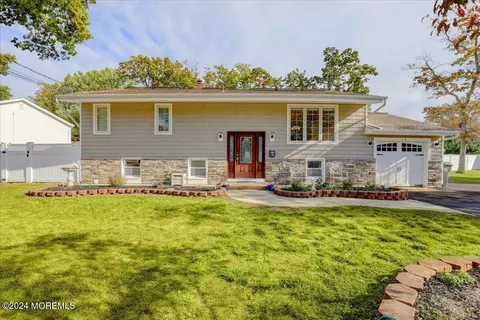 35 Southport Dr, Howell, NJ 07731