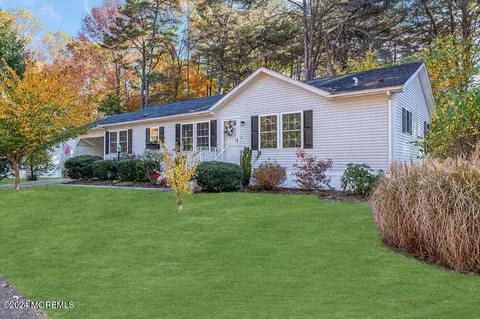 6 Cranberry Dr, Plumsted, NJ 08533