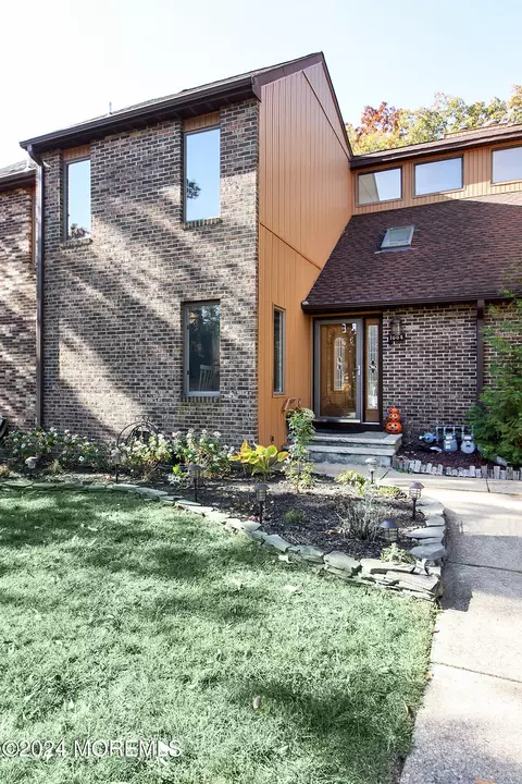 1004 Lighthouse Ln, Toms River, NJ 08753