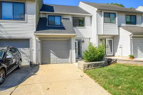 35 Lexington Cir, Old Bridge, NJ 08857