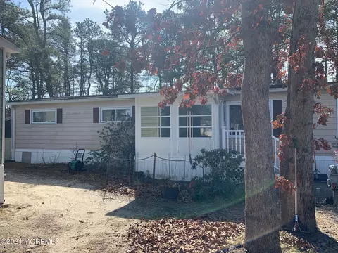 81 Woodchuck Pkwy, Whiting, NJ 08759