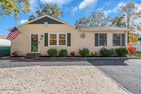 1605 Joffre Rd, Forked River, NJ 08731