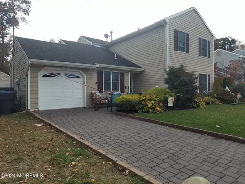 87 Reflection Rd, Toms River, NJ 08753