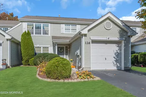 126 Linden Ln, Freehold, NJ 07728