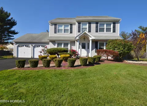 13 Gary Dr, Marlboro, NJ 07746