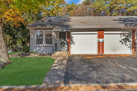 9 Moccasin Dr # A, Manchester, NJ 08759
