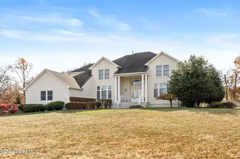 24 Clearwater Dr, Allentown, NJ 08501