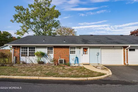 1062 Fife Ct # B, Lakewood, NJ 08701