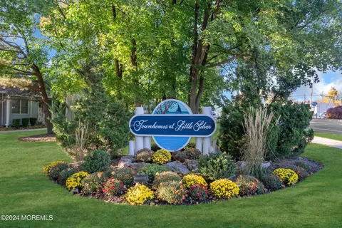 20 Mayfair Ct, Little Silver, NJ 07739