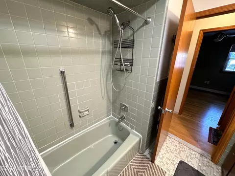 Bath - 322 Station Dr, Forked River, NJ 08731 photo 2 of 3