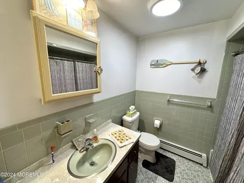 Bath - 322 Station Dr, Forked River, NJ 08731 photo 1 of 3