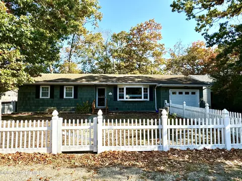 322 Station Dr, Forked River, NJ 08731