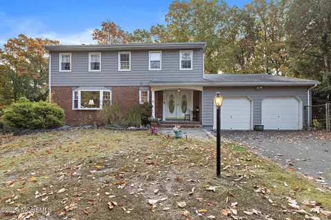 9 Pinewood Dr, Manalapan, NJ 07726