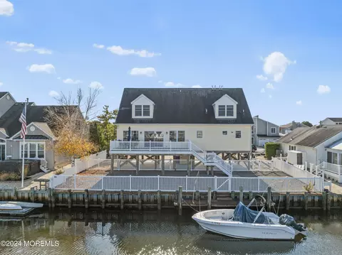 180 Southard Dr, Beach Haven West, NJ 08050