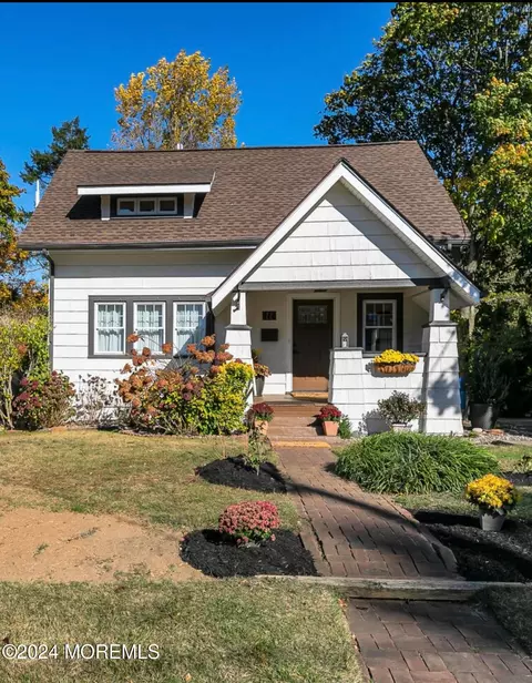 22 Balloch Pl, Red Bank, NJ 07701