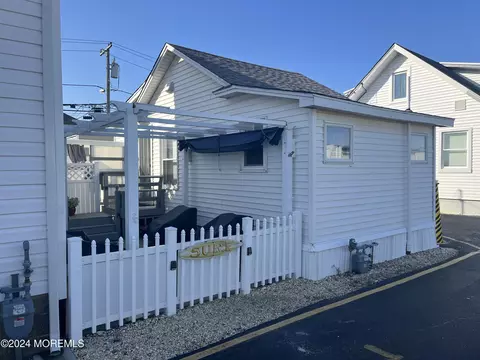 21 Shore Villa Rd #94, Seaside Park, NJ 08752
