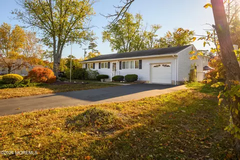 53 Sutton Pl, Toms River, NJ 08755