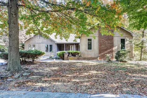 37 Cedar St, Eatontown, NJ 07724