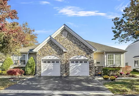 239 Meadowlark Dr, Hamilton, NJ 08690