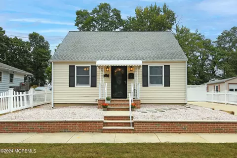 19 10th St, Keansburg, NJ 07734