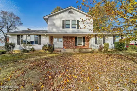 51 Iroquois Ave, Oceanport, NJ 07757
