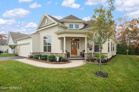 31 Rockland St, Barnegat, NJ 08005