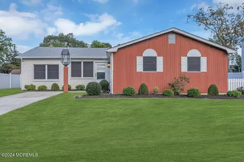127 Baywood Dr, Toms River, NJ 08753