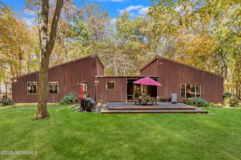 2 Filmore Dr, Millstone, NJ 08510