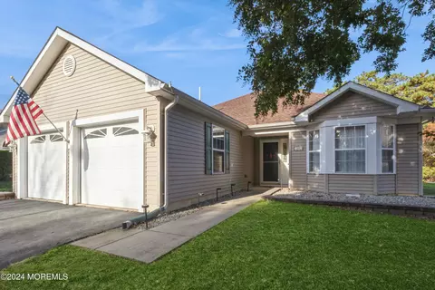 21 Meadows Ln, Manchester, NJ 08759