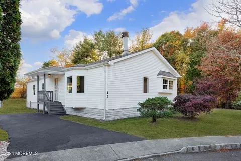 12 Snow Chief Ct, Howell, NJ 07731