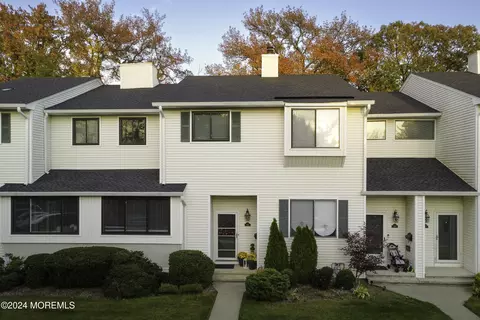 145 Clubhouse Dr, Middletown, NJ 07748