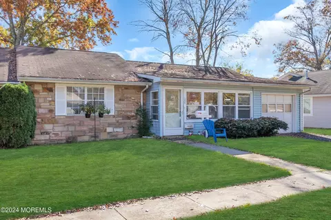 128 Azalea Ct # B, Lakewood, NJ 08701