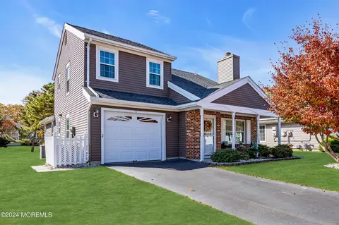 5 Dogwood Dr, Barnegat, NJ 08005