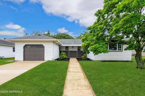 3 Basseterri St, Berkeley, NJ 08721
