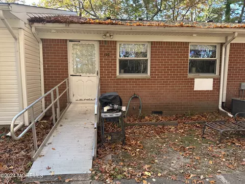 12 Swift Ln # G, Whiting, NJ 08759