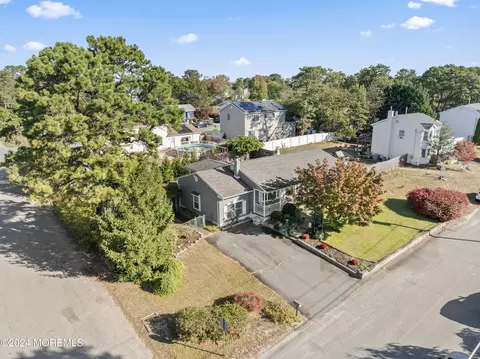 901 10th Ave, Toms River, NJ 08757