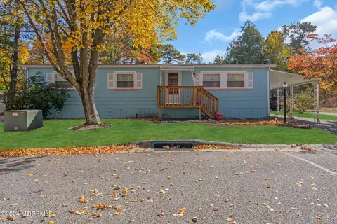 31 Raccoon Ln, Manchester, NJ 08759