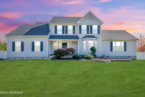 1 Starling Ct, Jackson, NJ 08527