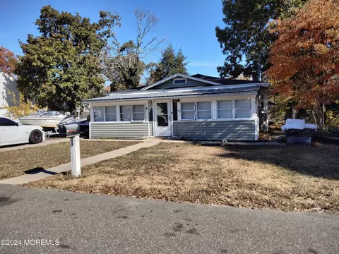 429 Forepeak Ave, Beachwood, NJ 08722