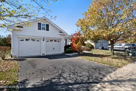 7 Trout Run Ter, Barnegat, NJ 08005